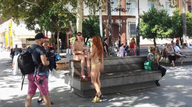 El porno salta a la calle
